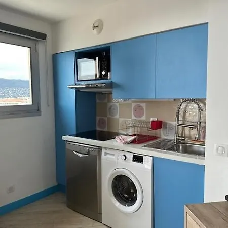 Top-floor Sea View, Terrace & 2 Pools Cannes
