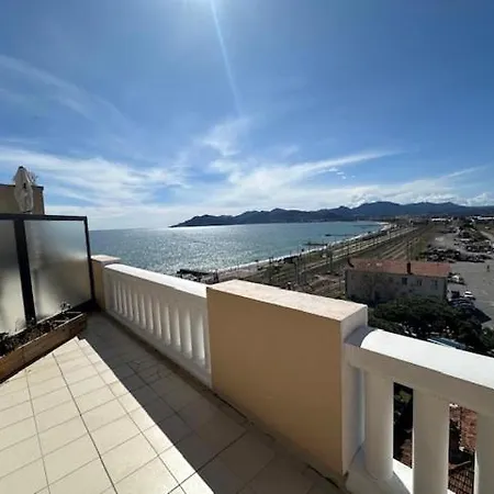 Top-floor Sea View, Terrace & 2 Pools