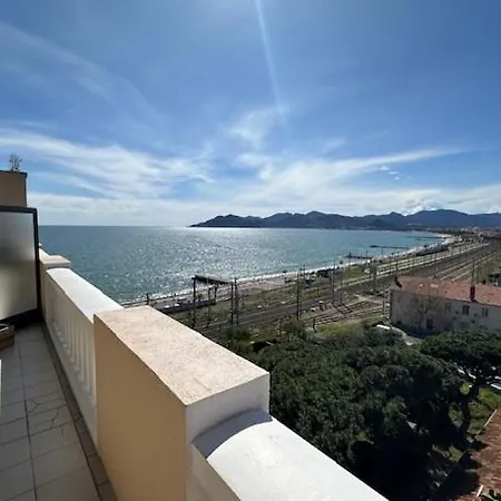 Apartment Top-floor Sea View, Terrace & 2 Pools *
