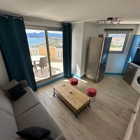 Apartment Top-floor Sea View, Terrace & 2 Pools *