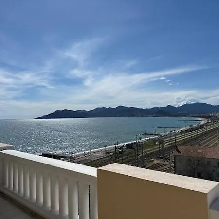 Top-floor Sea View, Terrace & 2 Pools