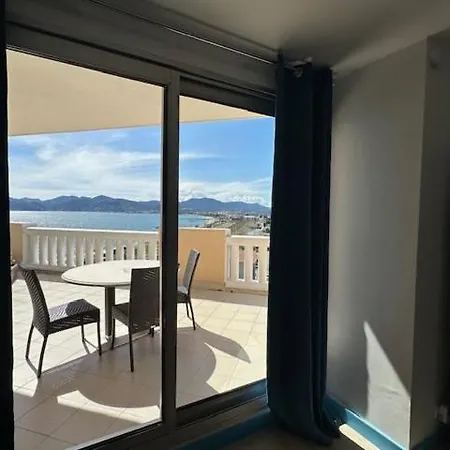 Top-floor Sea View, Terrace & 2 Pools Apartment