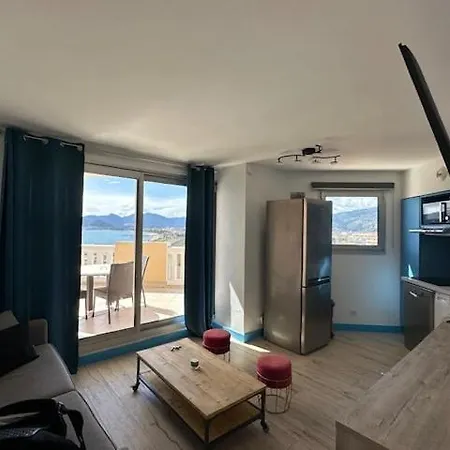 Top-floor Sea View, Terrace & 2 Pools Apartment