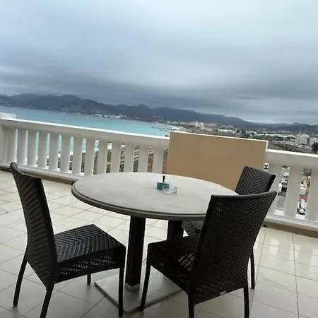 Top-floor Sea View, Terrace & 2 Pools Apartment Cannes