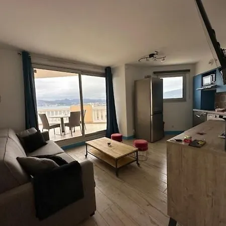 Top-floor Sea View, Terrace & 2 Pools