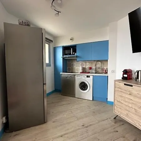 Apartment Top-floor Sea View, Terrace & 2 Pools *