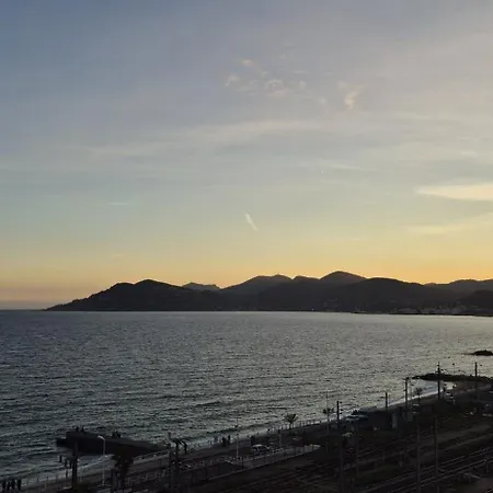 Apartment Top-floor Sea View, Terrace & 2 Pools Cannes