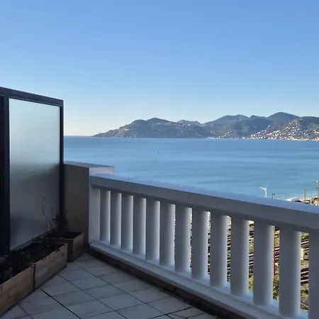 Apartment Top-floor Sea View, Terrace & 2 Pools *